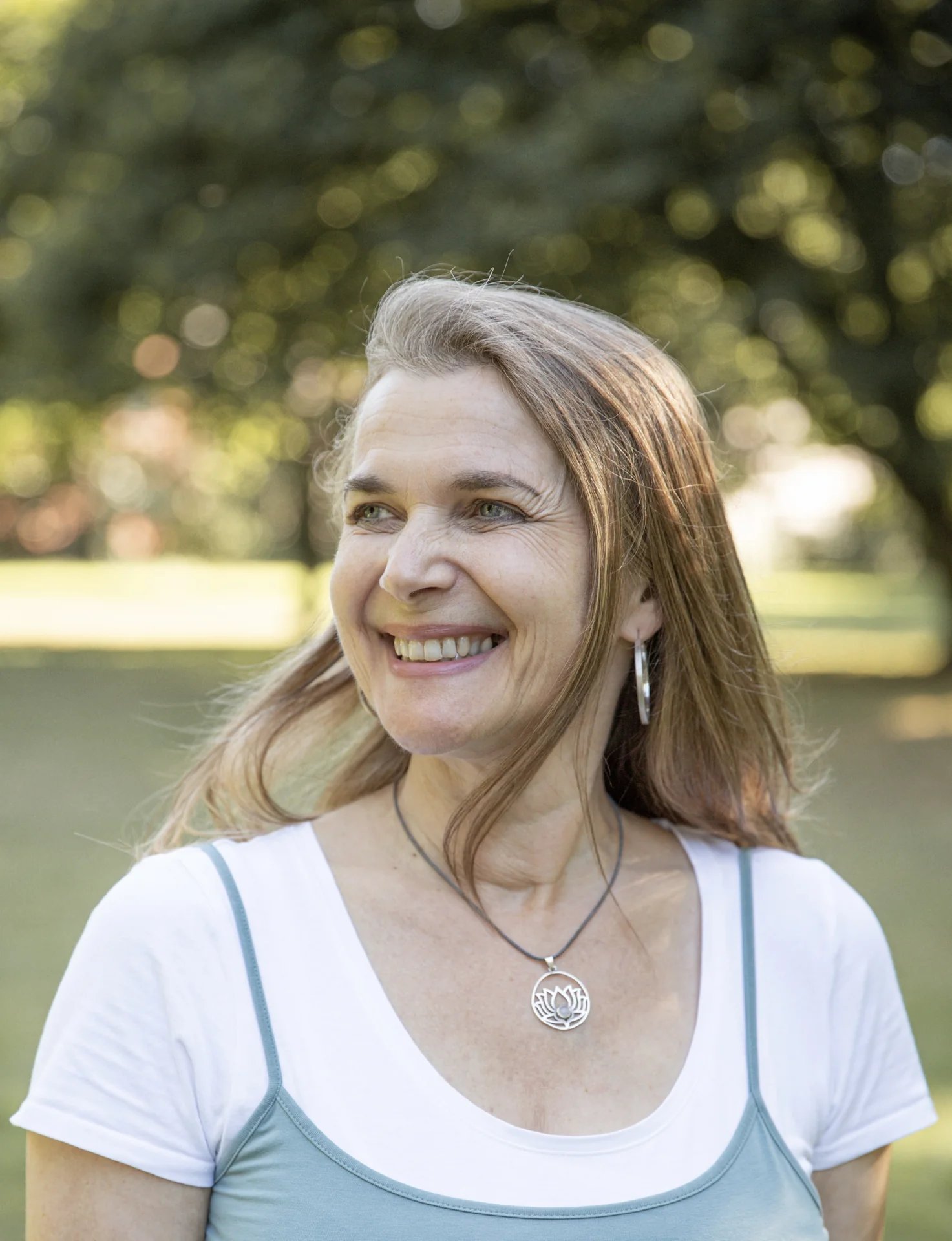Laiha Bergner-Kietzmann bei einer Seelenlesung in ihrer Praxis in Neumünster